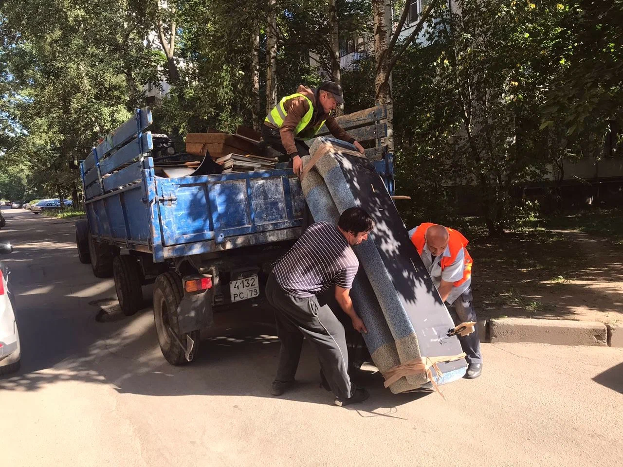 Профессиональный вывоз крупногабаритного мусора в Волжском в октябре