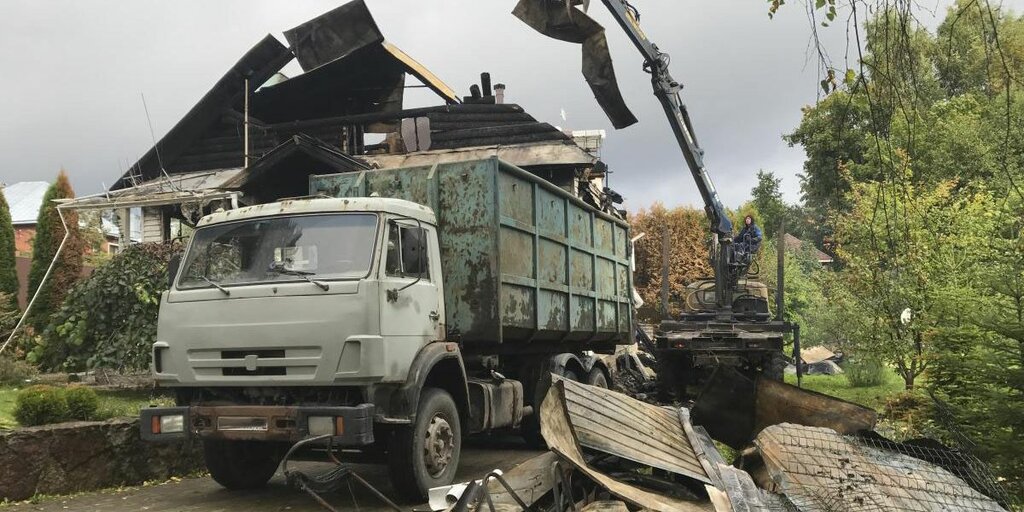Вывоз мусора после пожара с утилизацией в Волжском в октябре
