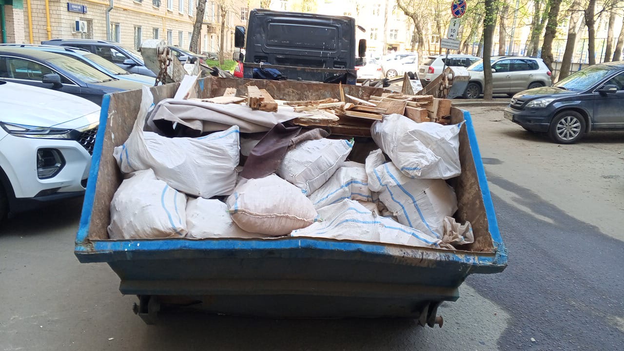Вывоз мусора из магазина в Волжском в октябре