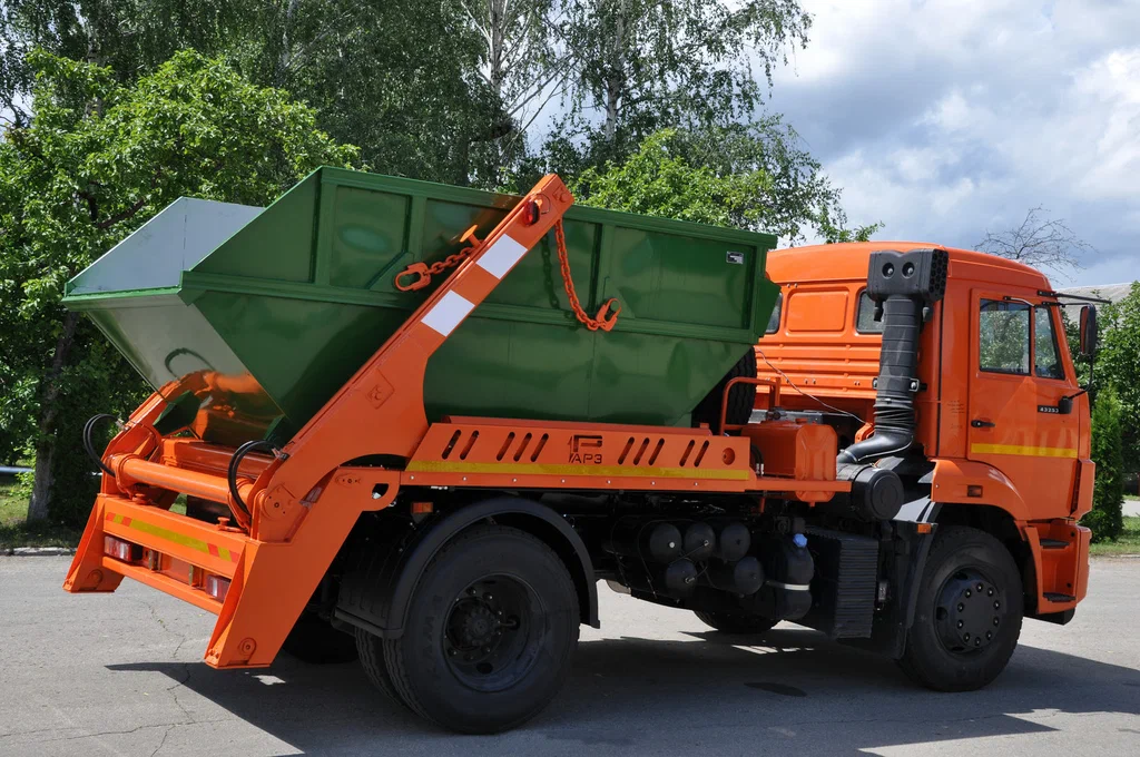 Заказ бункеровоза для вывоза мусора и отходов в Волжском в октябре