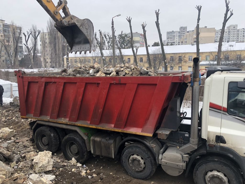 Вывоз мусора Камазом в Волжском в октябре
