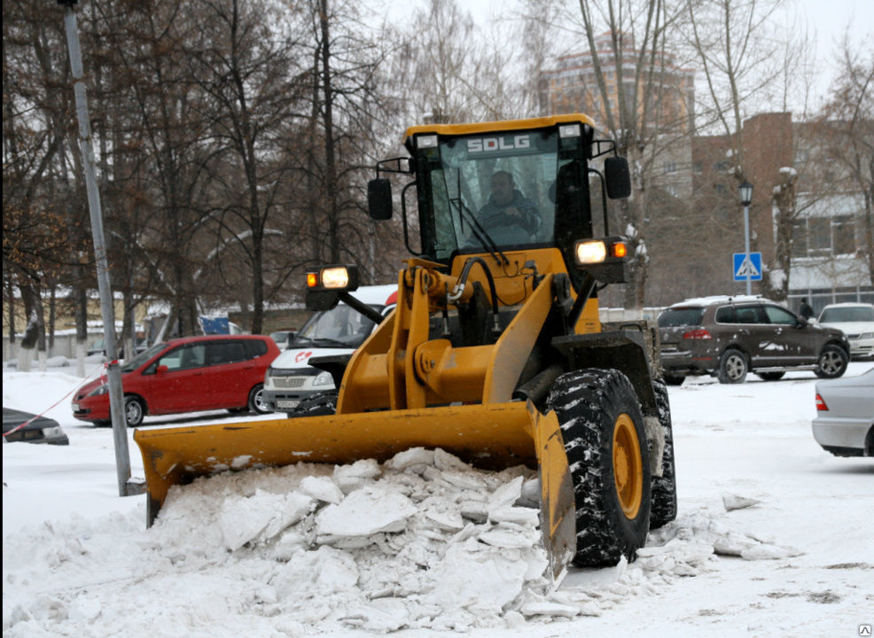 Аренда трактора для уборки снега в Волжском от ПроМусор – цена от 1013 руб., быстро и недорого