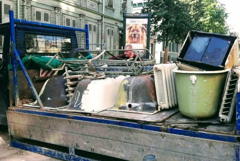 Вывоз старой сантехники в Волжском от ПроМусор: быстро, недорого от 557 руб., утилизация и грузчики