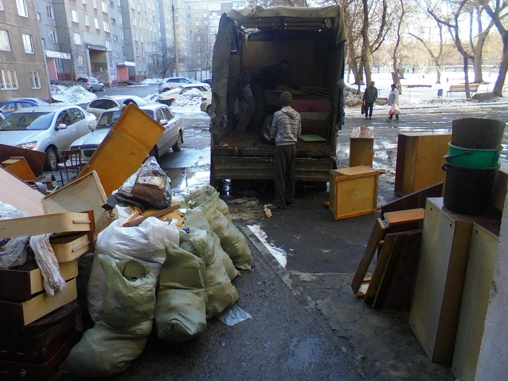 Вывоз мусора из подвала с утилизацией в Волжском в октябре