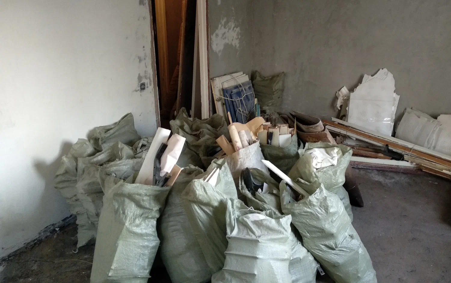 Уборка строительного мусора с вывозом и утилизацией в Волжском в октябре