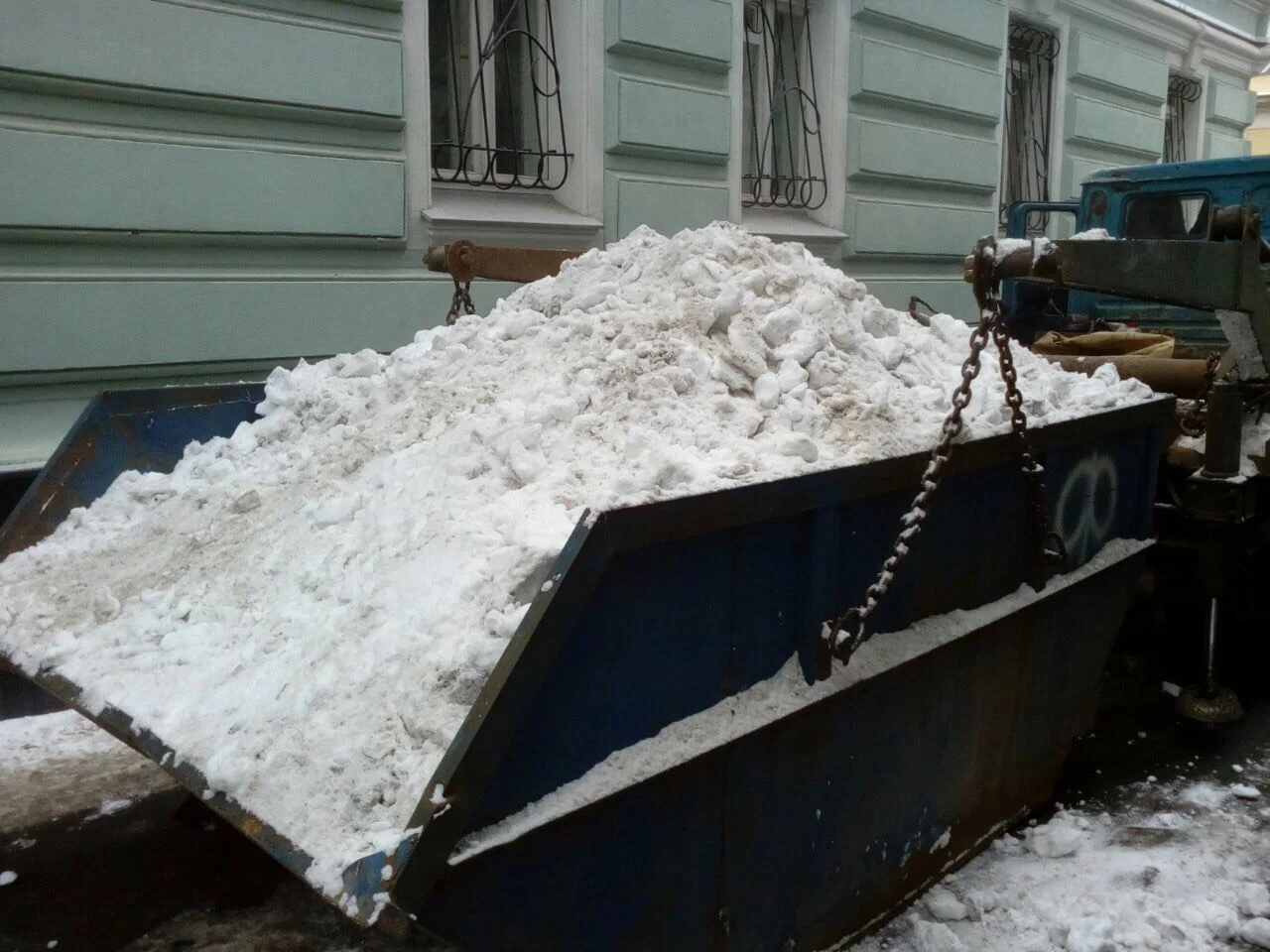 Вывоз снега контейнерами в Волжском в октябре