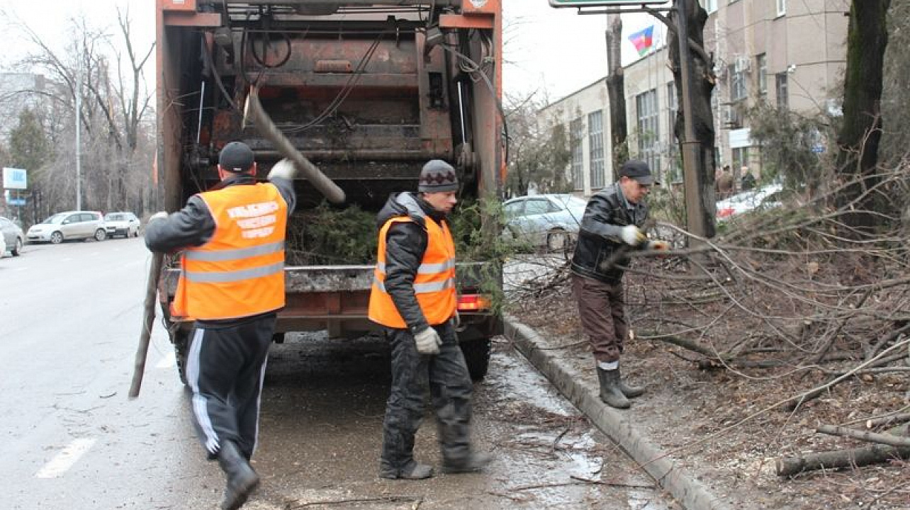 Уборка после стихийного бедствия в Волжском от 2887 руб