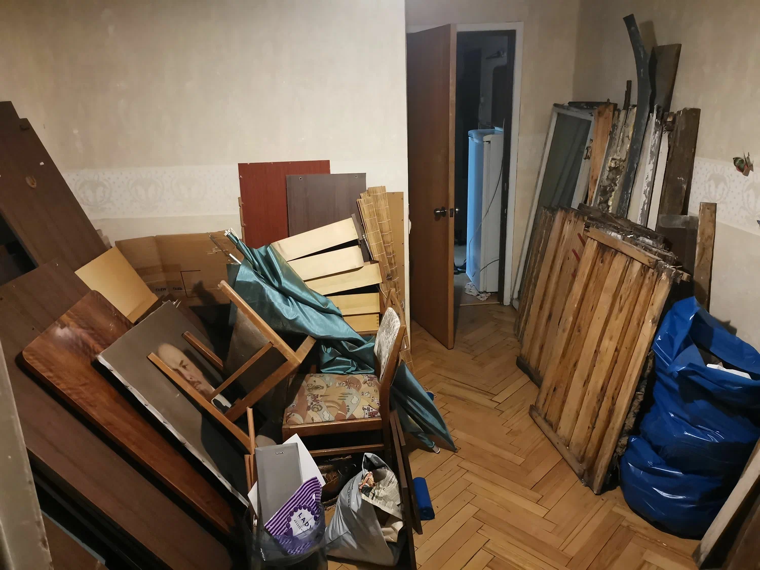 Демонтаж мебели с вывозом и утилизацией в Волжском в октябре
