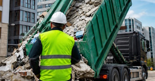 Вывоз строительного мусора в Волжском: услуги лицензированной компании — ПроМусор